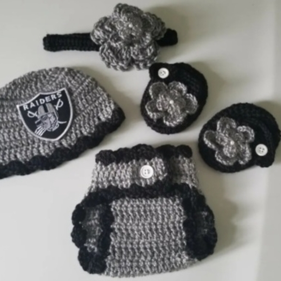 Crochet Baby Girl Las Vegas Raiders Football Inspired Outfit Photo Prop - Picture 1 of 1